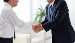 経営者同士の握手